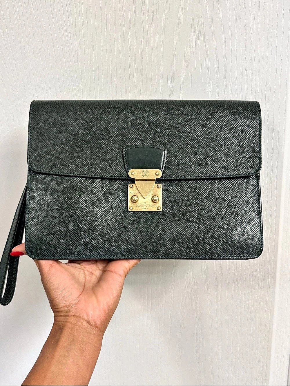 Vintage Louis Vuitton Pochette Kourad Clutch
Classic LV Pochette Kourad crafted